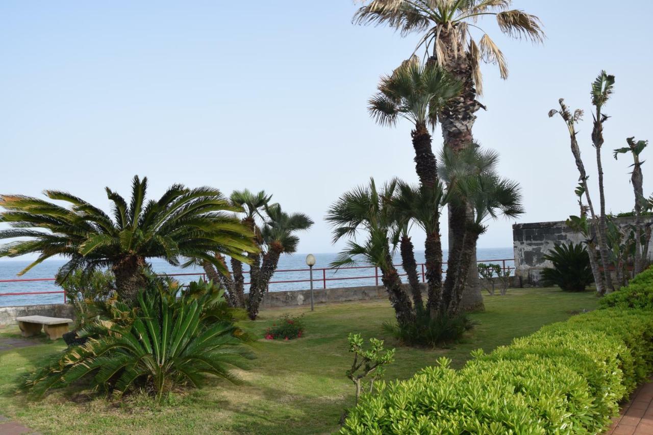 Seahome Riposto Exterior photo